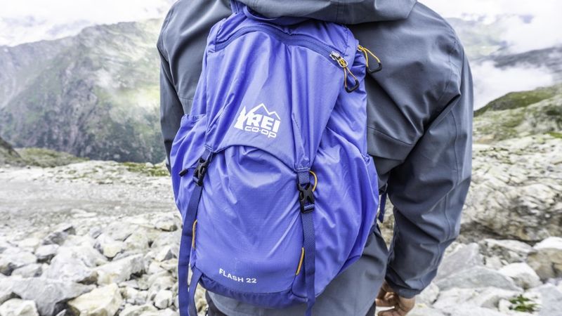 REI Co-op Flash 15 Hydration Pack