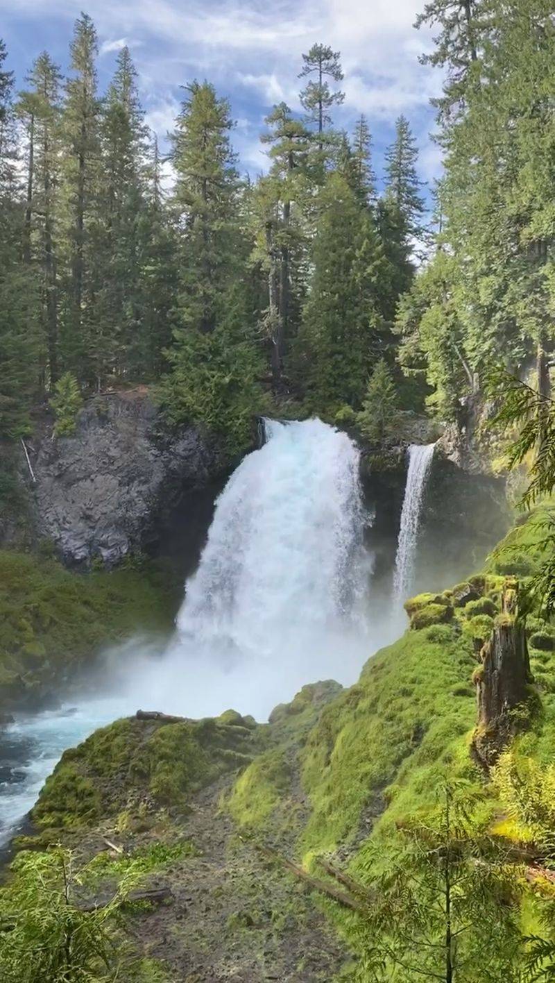 Sahalie & Koosah Falls (McKenzie River Highway, OR-126)