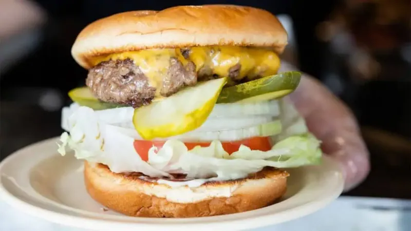 El Cap (St. Petersburg/Tampa) — World Champ Burger