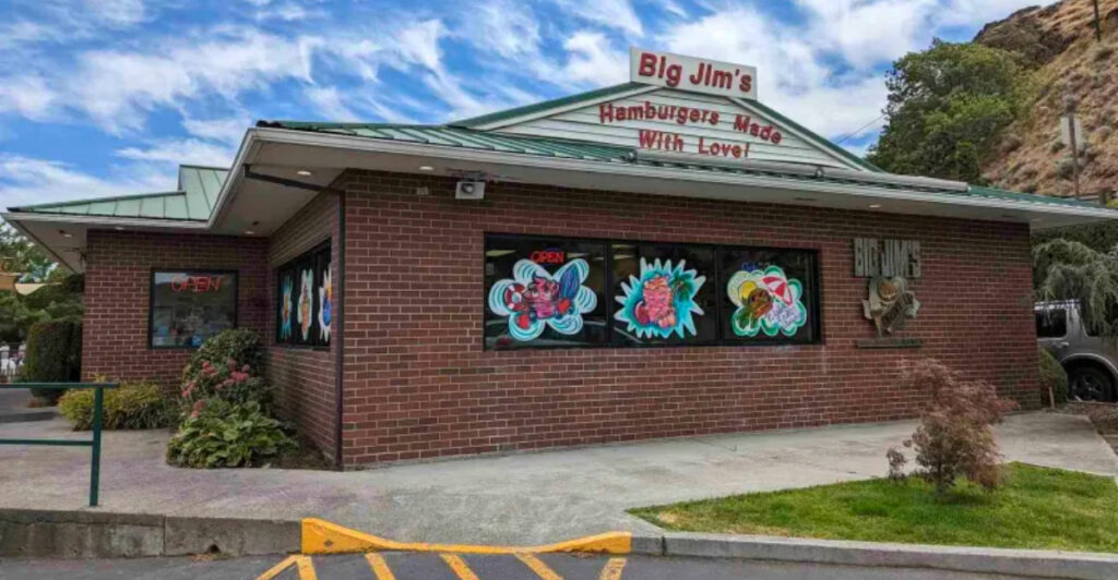 Step Back in Time at These 13 Oregon Burger Joints Still Using 1950s Recipes