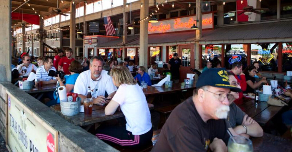 Texas’ Must-Try Restaurants Locals Say Serve Iconic Lone Star Flavor – 15 Spots You Can’t Miss