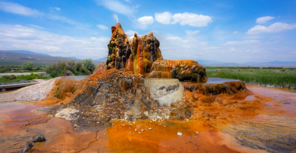 The Accidental Rainbow: Nevada’s Secret Geyser That Nature Didn’t Mean to Create