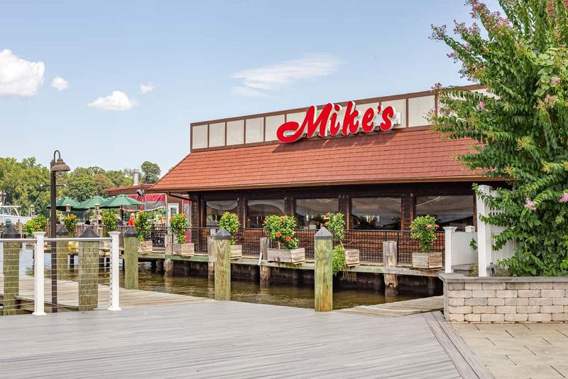 Mike's Restaurant & Crabhouse — Pasadena & Riva