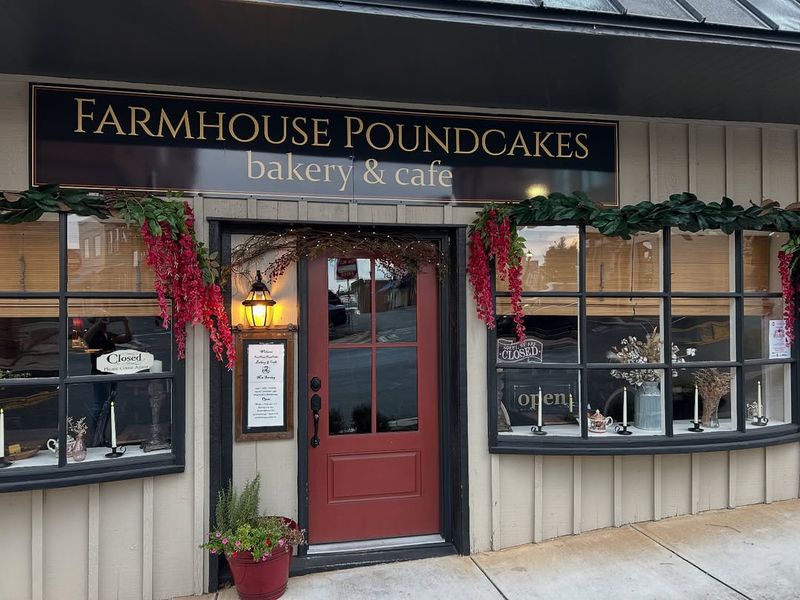 FarmHouse PoundCakes – Cornelia