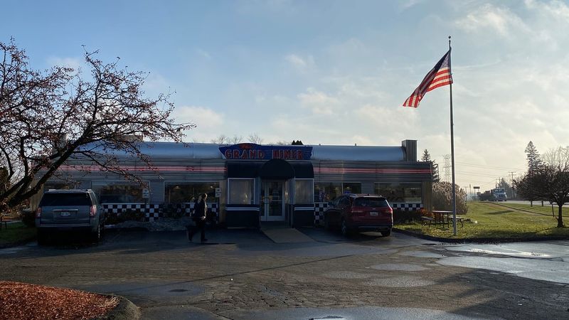 The Grand Diner – Novi