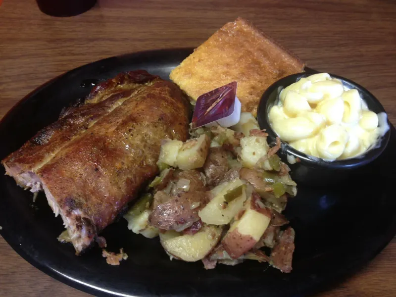 Pauly’s BBQ – Arthur