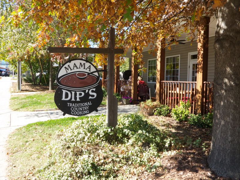 Mama Dip's Kitchen — Chapel Hill