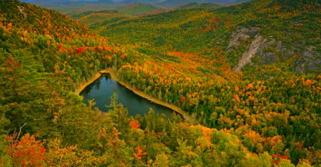 These 13 U.S. Spots Offer the Best Fall Colors Without Going Far