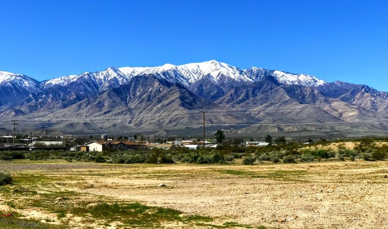 Spectacular Desert Meets Mountain Backdrops