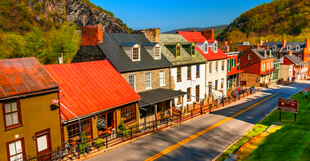 This Mountain Town Is So Picturesque You’ll Think It’s CGI