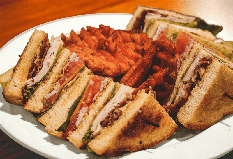 The Garage Sports Bar & Grill – Lincoln