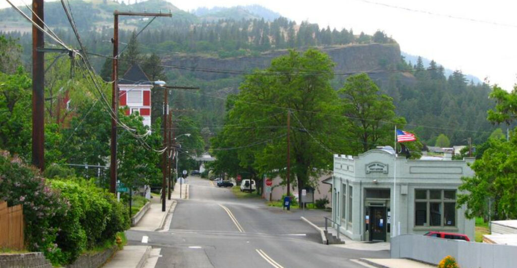 Tucked in Oregon’s Cascade Mountains Lies a Scenic Town With Waterfalls, Wineries, and Breathtaking Views