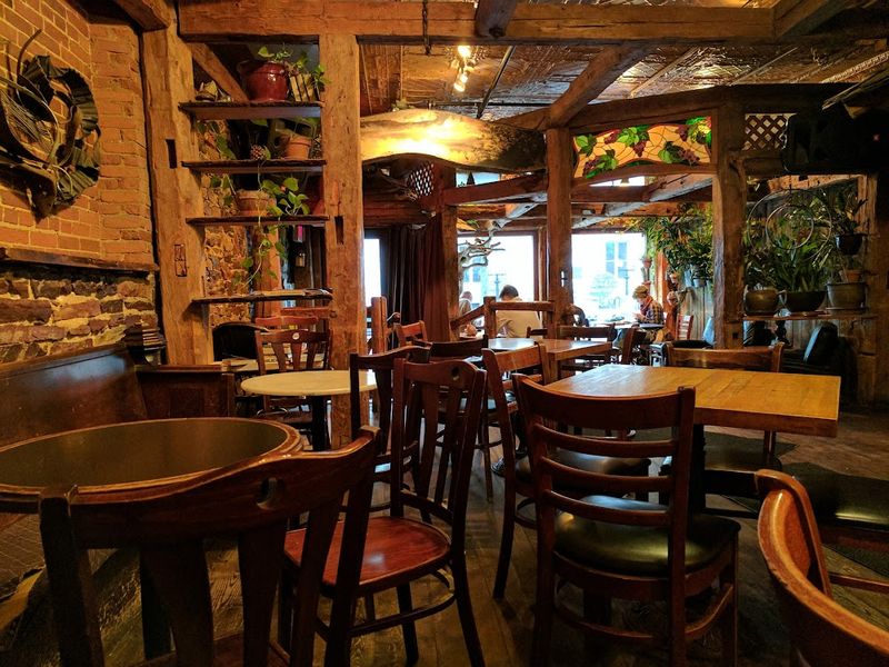 Muddy Waters - Burlington's Rustic Winter Retreat