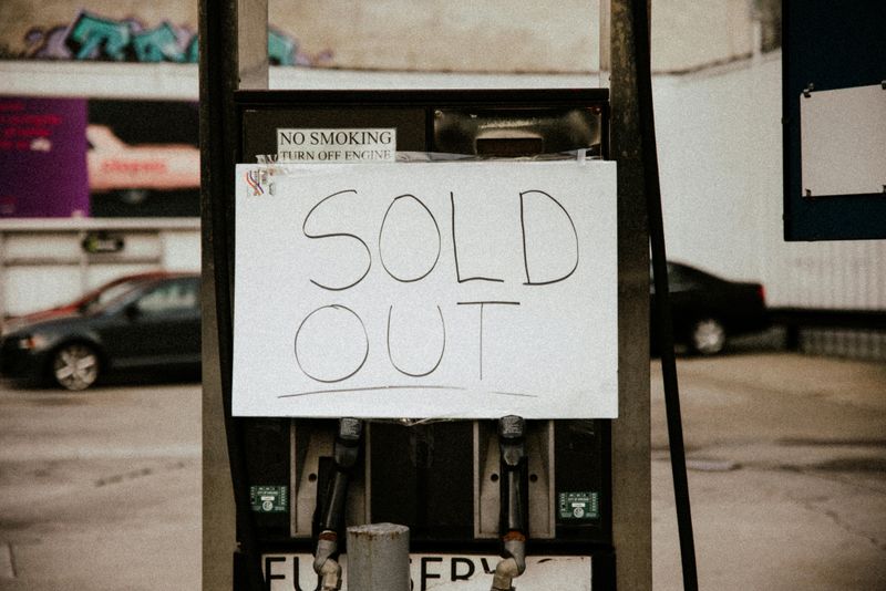 Practical info: address, hours & sell-outs