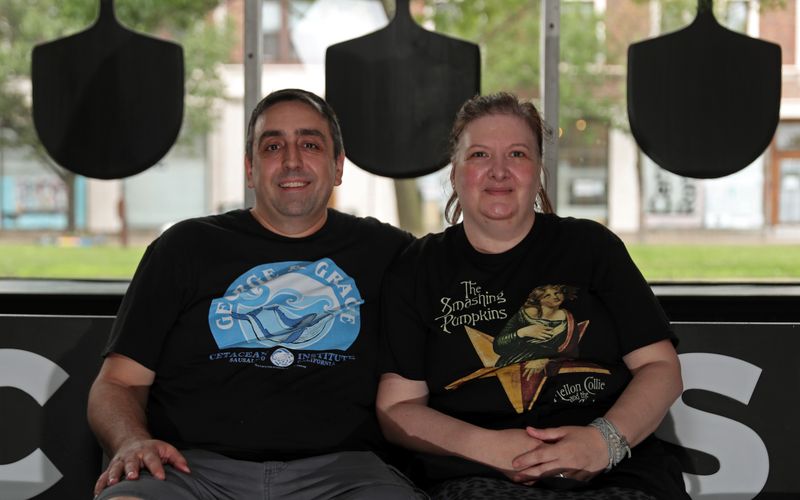 George’s Deep Dish Pizza