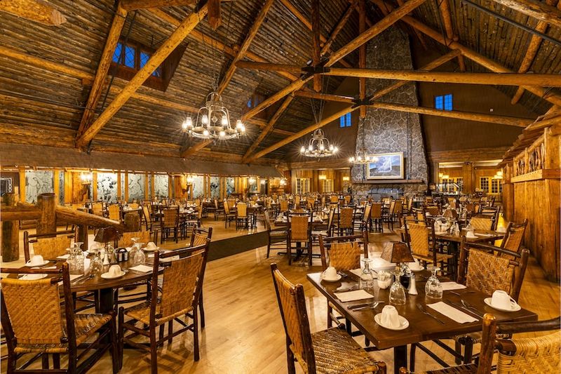 Wyoming: Old Faithful Inn Dining Room buffets (Yellowstone National Park; seasonal)