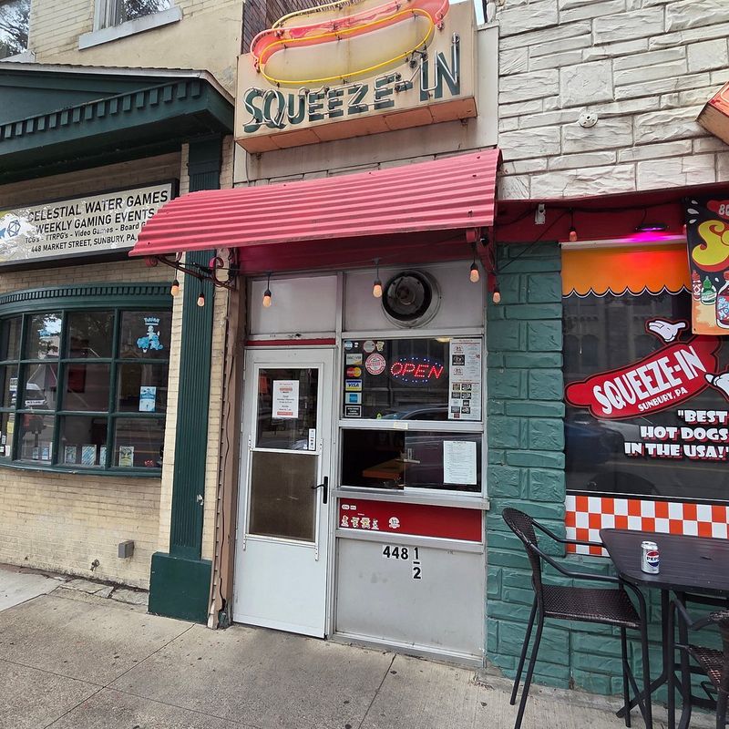 The Squeeze-In – Sunbury