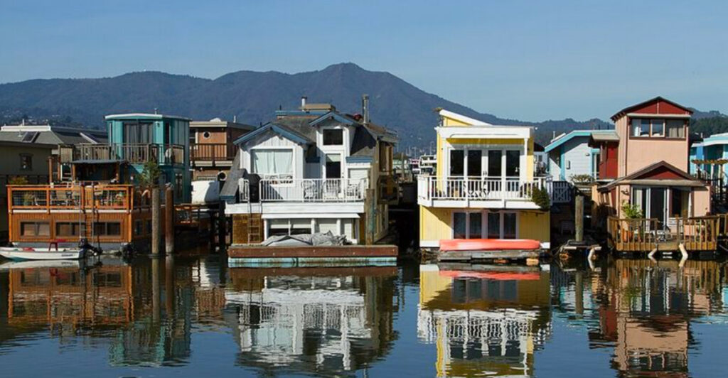 You Don’t Need Italy: 15 Affordable U.S. Beach Towns With Amalfi Coast Vibes