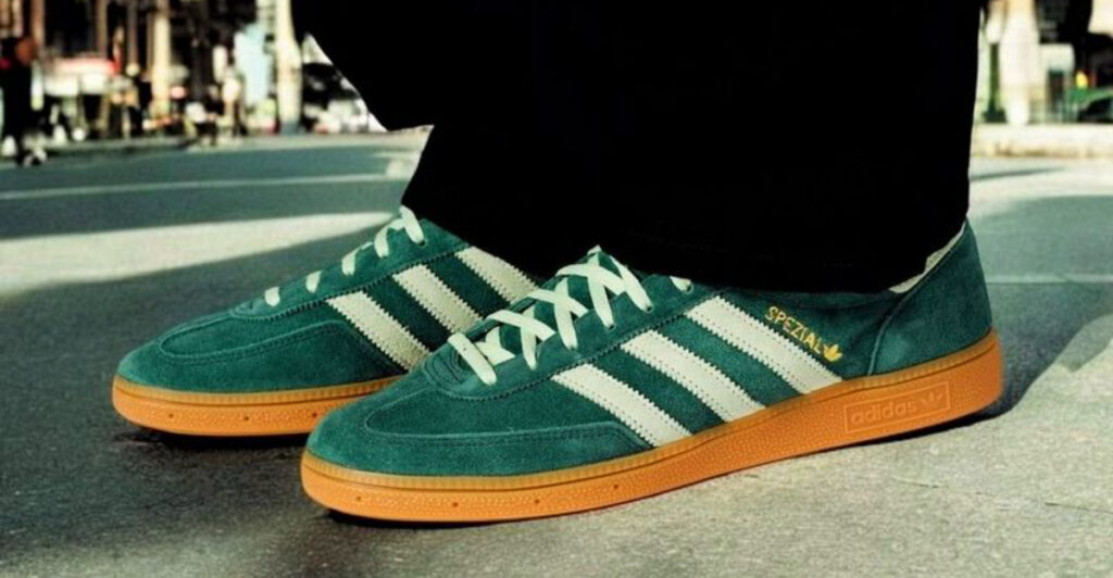 10 Best Men’s Sneakers for City Breaks in Fall 2025
