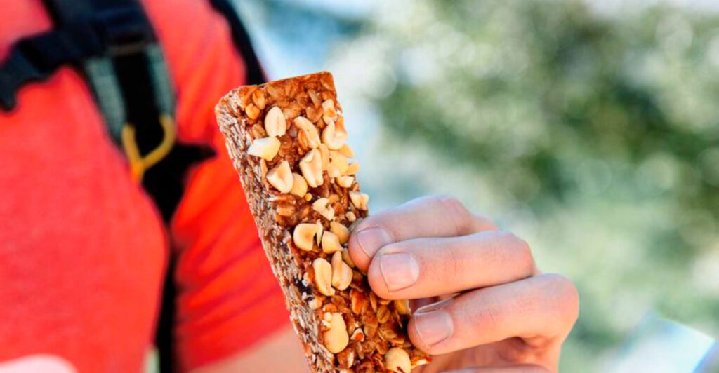 10 Best Trail Snacks for Energy and Endurance in 2025