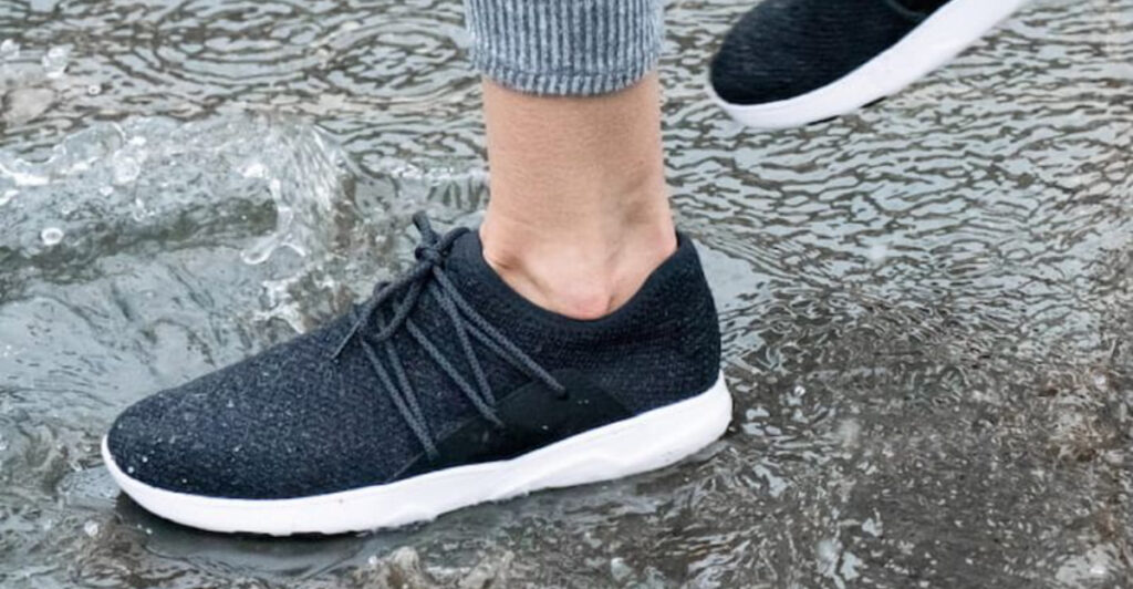 10 Travel Shoes Women Recommend for All-Day Walking in 2025