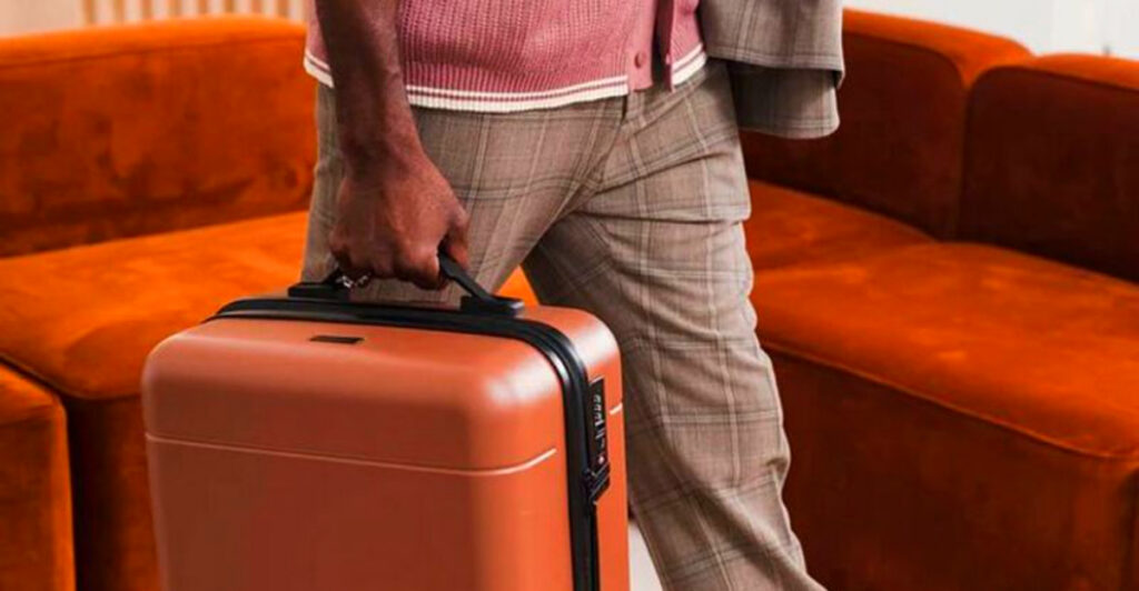 11 Checked Baggage Mistakes Luggage Handlers See Most – and How to Avoid Them