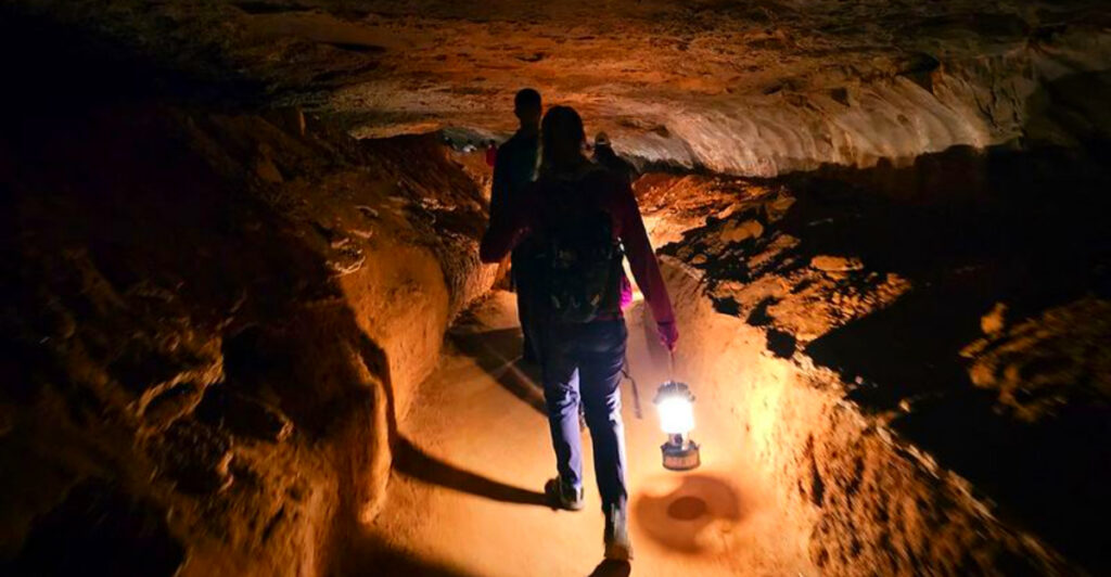 11 Kentucky’s Secret Underground Caves That Locals Hope Adventure Seekers Never Find