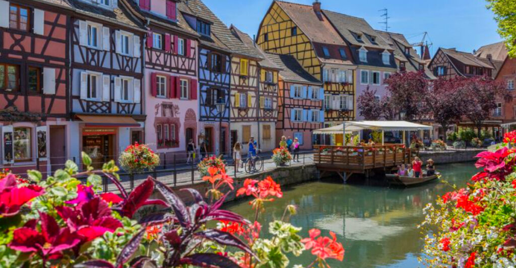 12 Cities Famous for Their Beautiful Old Towns