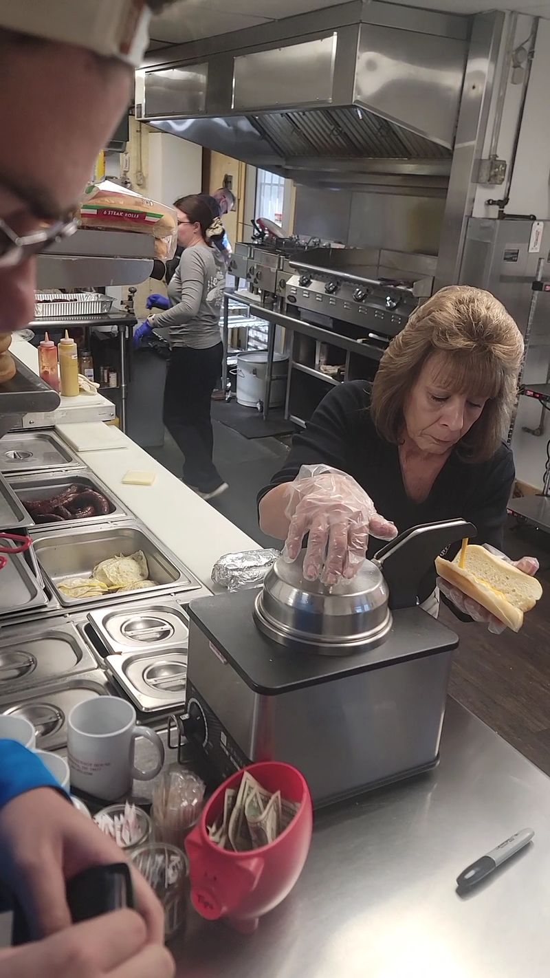 Helen’s Sausage House (Smyrna)