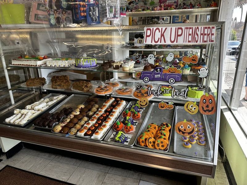 Burke’s Bakery & Delicatessen (Danville)