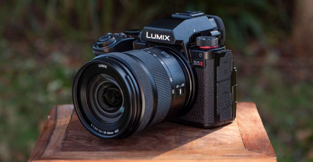 12 Night-Ready Cameras Designed for Fast-Moving Urban Scenes