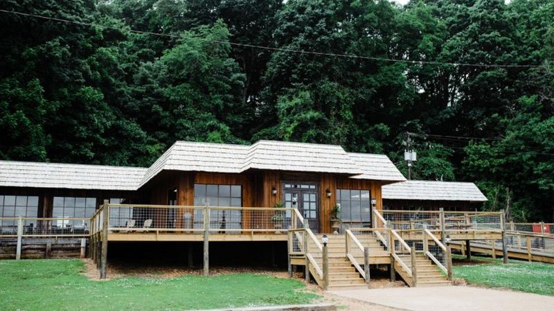 Hagy's Catfish Hotel - Savannah