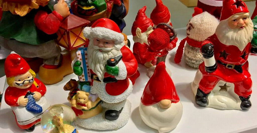 12 Vintage Holiday Decorating Trends Designers Never Want to See Disappear