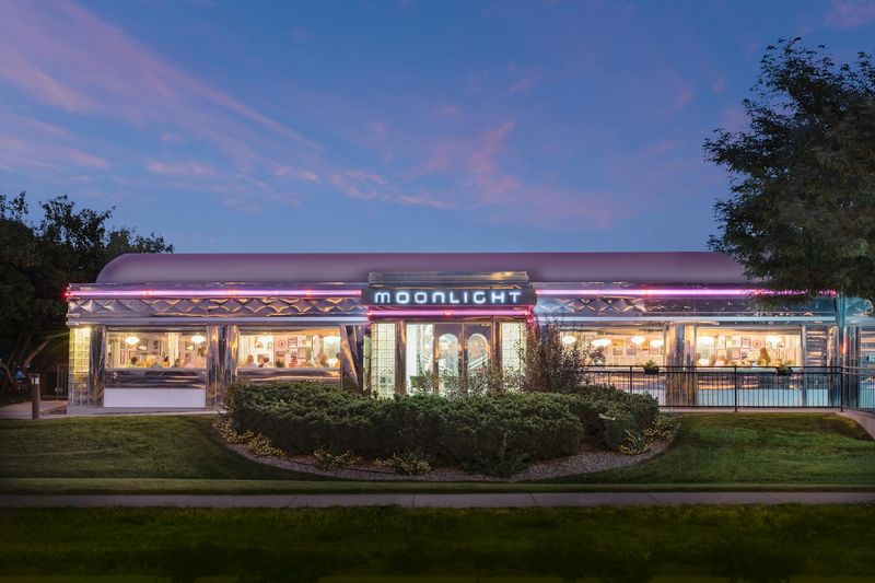 Moonlight Diner (DIA/Tower Rd.)