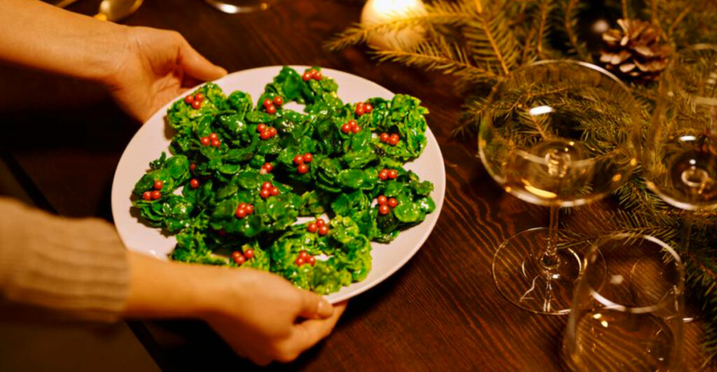 14 Vintage Christmas Dishes Worth Bringing Back This Year