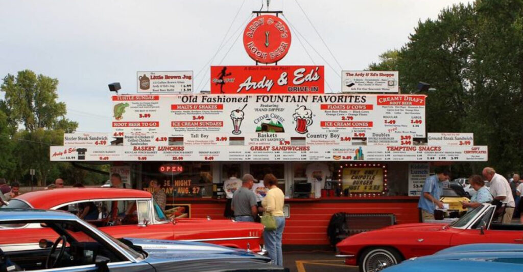 14 Wisconsin Restaurants Frozen in the Fabulous ’50s–’60s