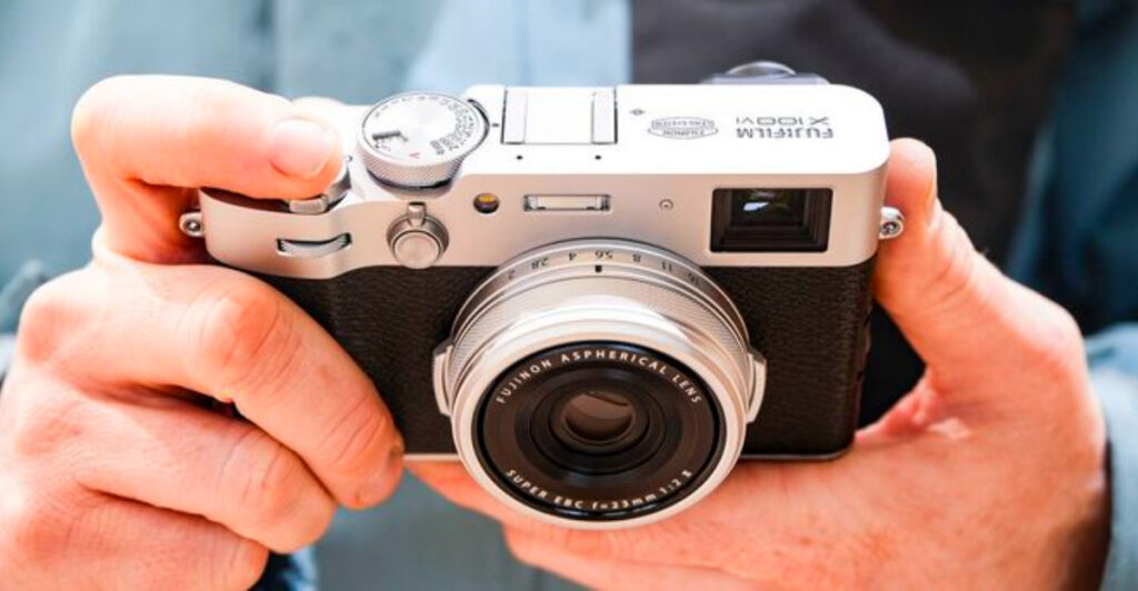 15 Best Travel Cameras for Night Photography in 2025