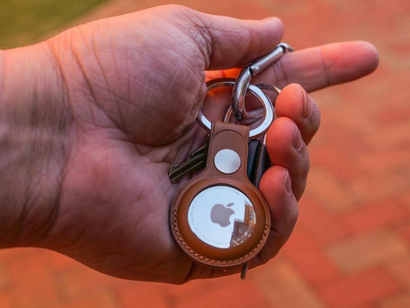 Apple AirTag (for bags & keys)