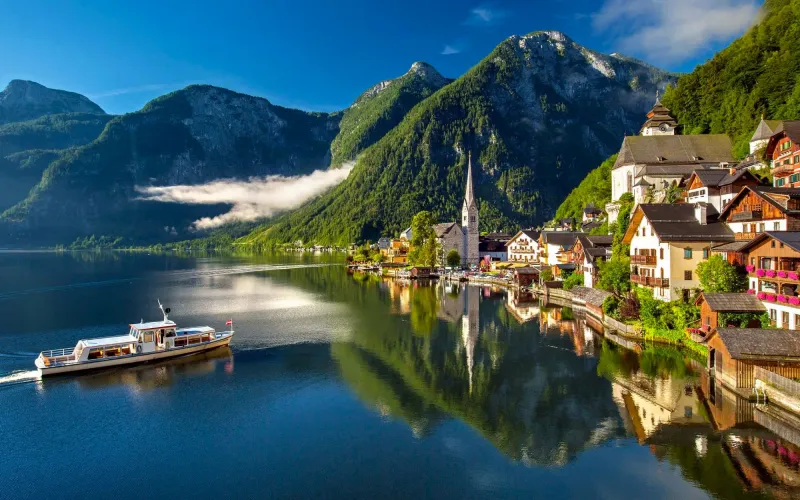 Hallstatt, Austria (Salzkammergut) - lakeside Alpine fairytale