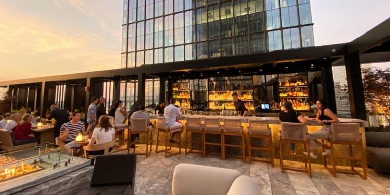 15 Stunning Rooftop Restaurants In New York That Serve Views As Good As ...