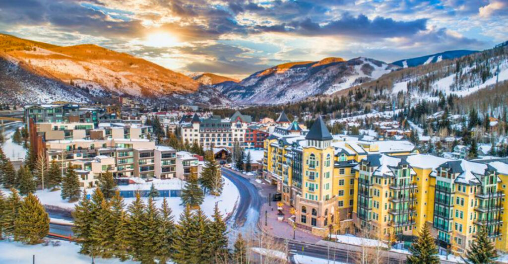 15 Unforgettable U.S. Anniversary Getaways for Couples