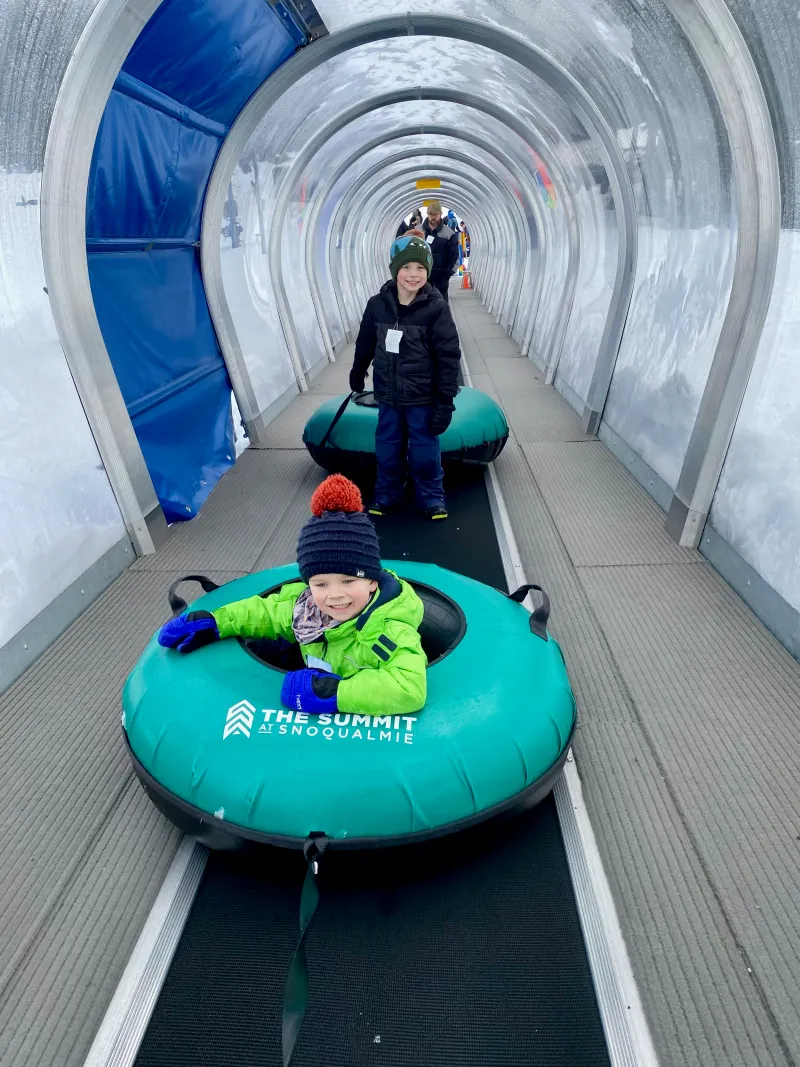 Covered conveyor lift