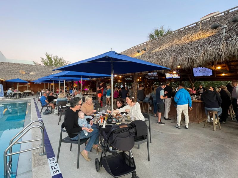 Monty's Sunset (Miami Beach Marina)