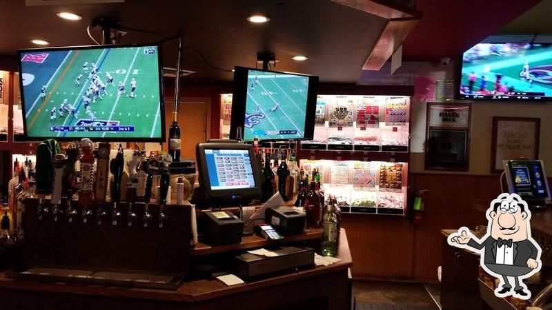 Late-Night Neighborhood Pub with Plenty of Screens