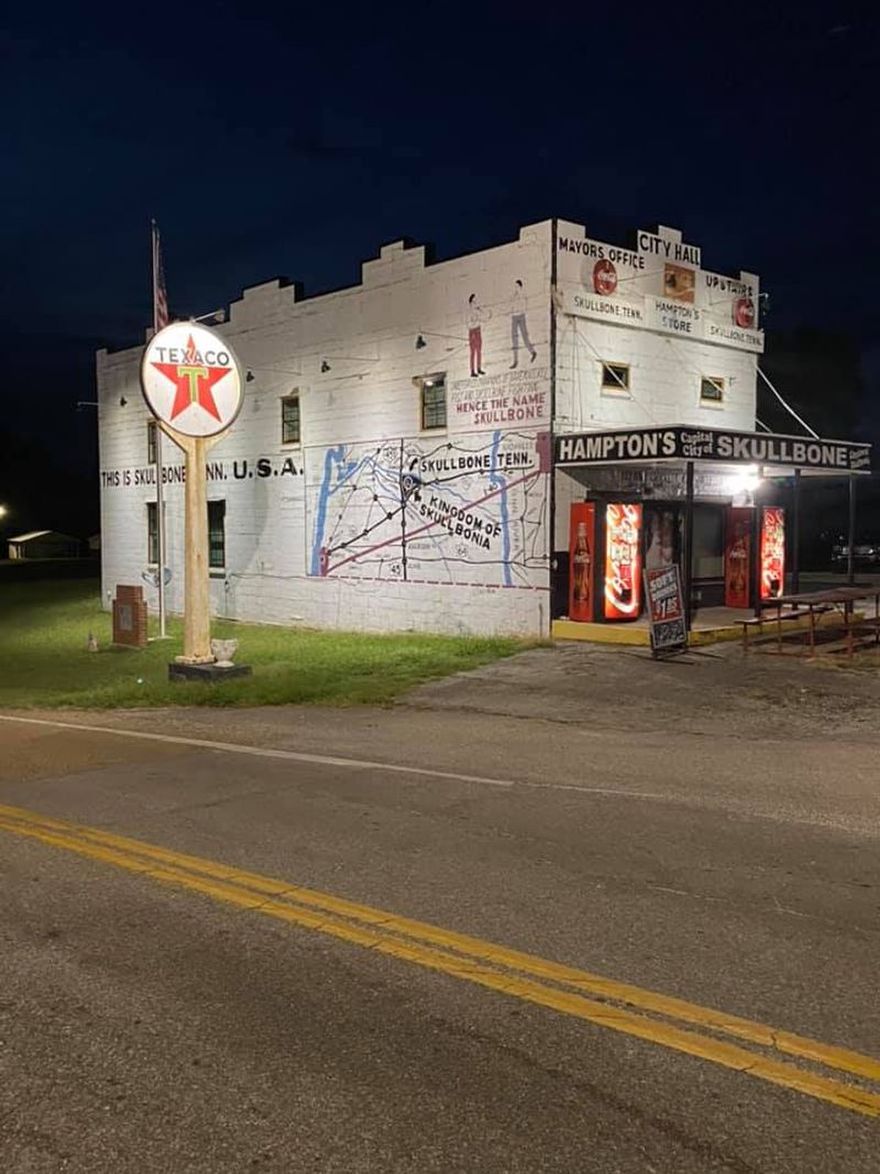 Multifunctional Store: Post Office, City Hall & More