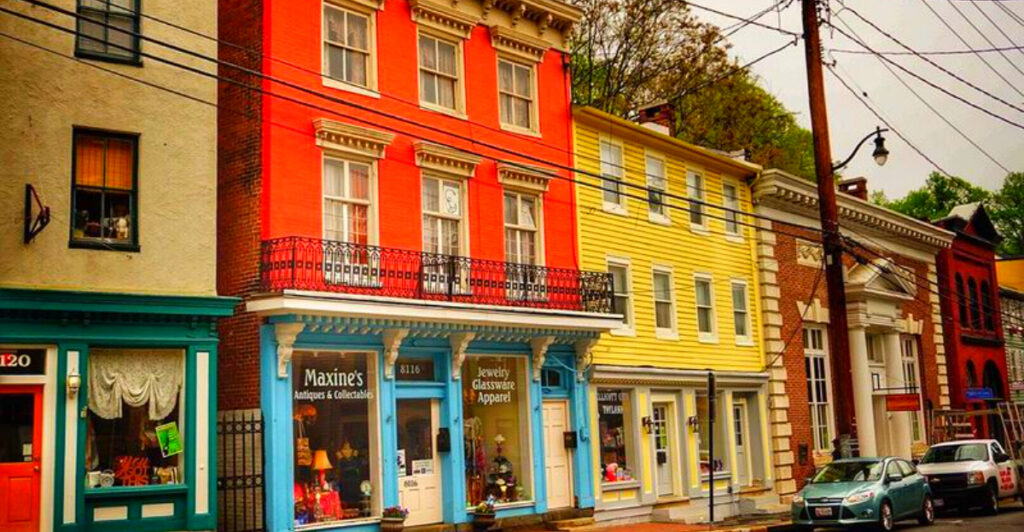 A Storybook Downtown with Ghosts, Cobblestones, and Candlelight