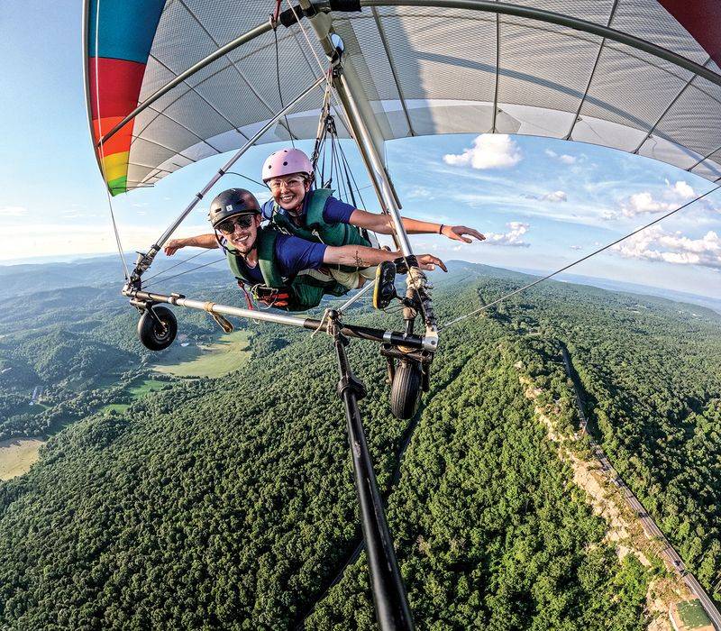 Chattanooga, Tennessee — Tandem hang gliding over Lookout Valley