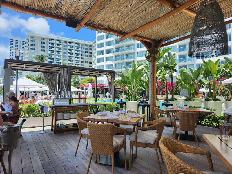 Baia Beach Club (Mondrian South Beach)