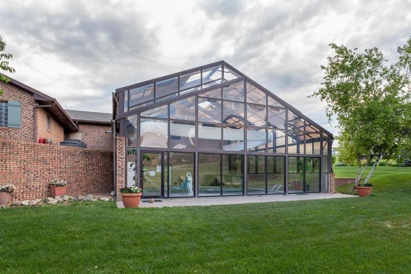 Cozy Inns and Riverfront Lodging