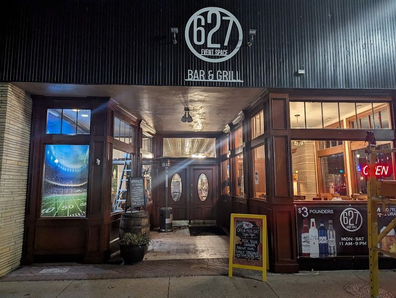 Meridy’s Restaurant & Lounge, Russell